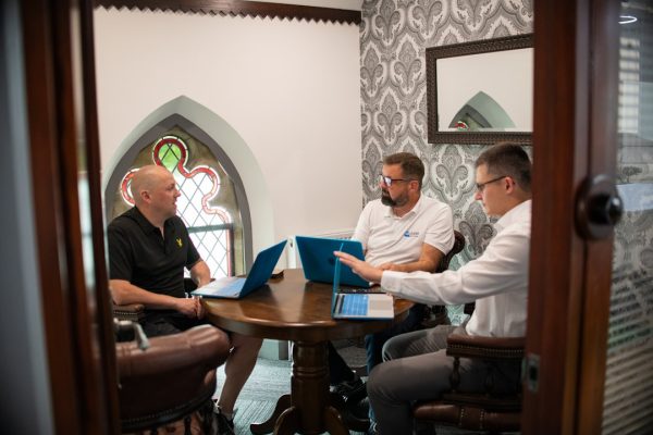 Why Is the Katana Curved? Purpose & Cutting Physics (2026)